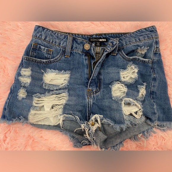 Distressed shorts - Picture 1 of 4